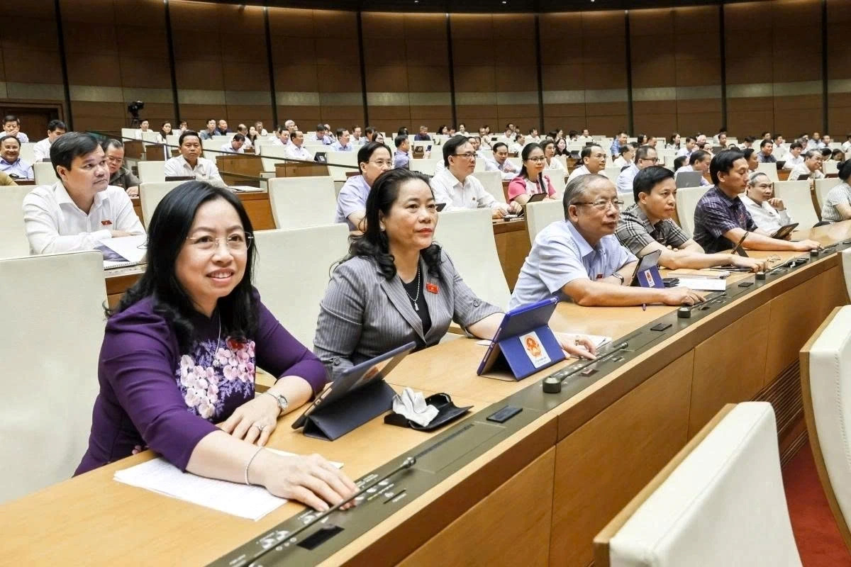 National-Assembly-deputies-press-the-button-to-pass-a-resolution-on-the-reorganisation-of-provincial-level-administrative-units-in-2025.jpg National-Assembly-deputies-press-the-button-to-pass-a-resolution-on-the-reorganisation-of-provincial-level-administrative-units-in-2025.jpg